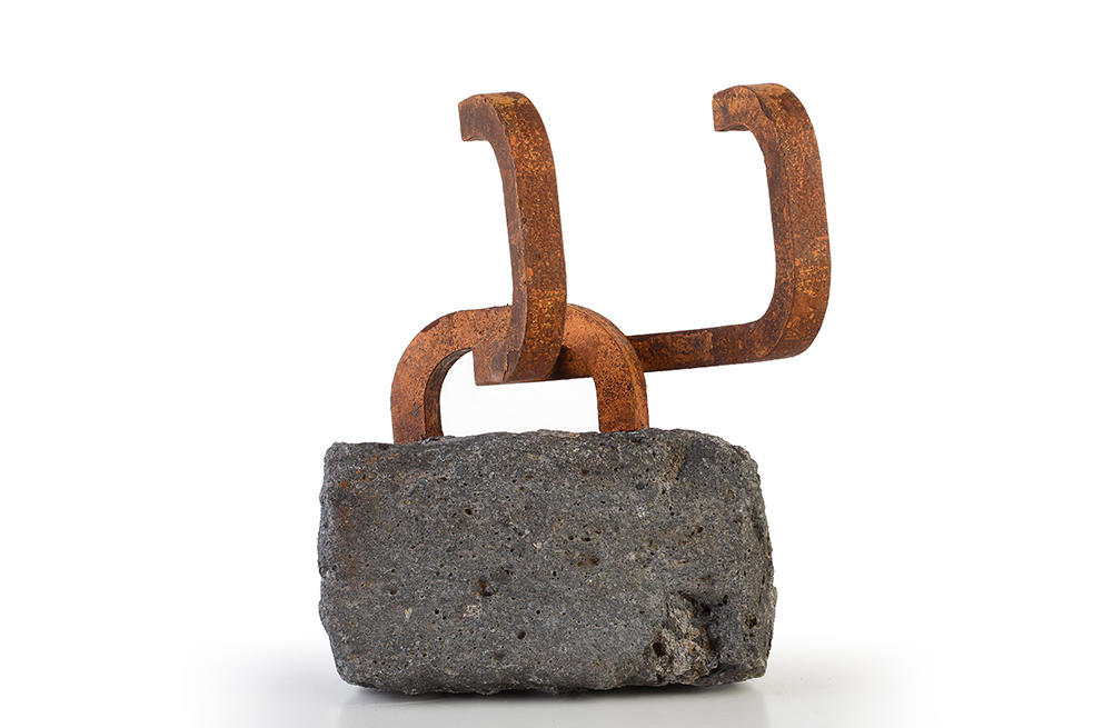 HUGO CHALÉ - Artista y escultor conceptual - Escultura Toro - Técnica hierro corten