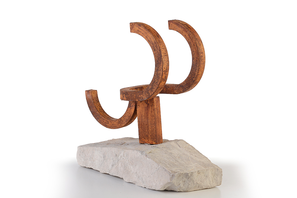 HUGO CHALÉ - Artista y escultor conceptual - Escultura Toro en la cumbre - Técnica hierro corten